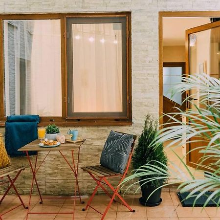 Studio With Private Terrace Next To Cismigiu Bucarest Exterior foto