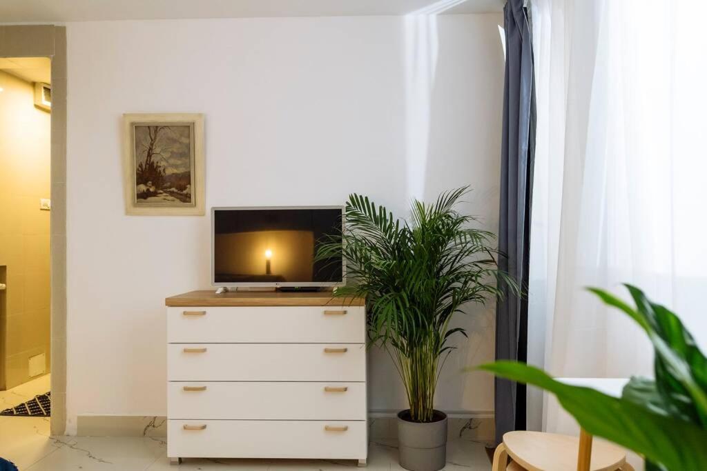 Studio With Private Terrace Next To Cismigiu Bucarest Exterior foto