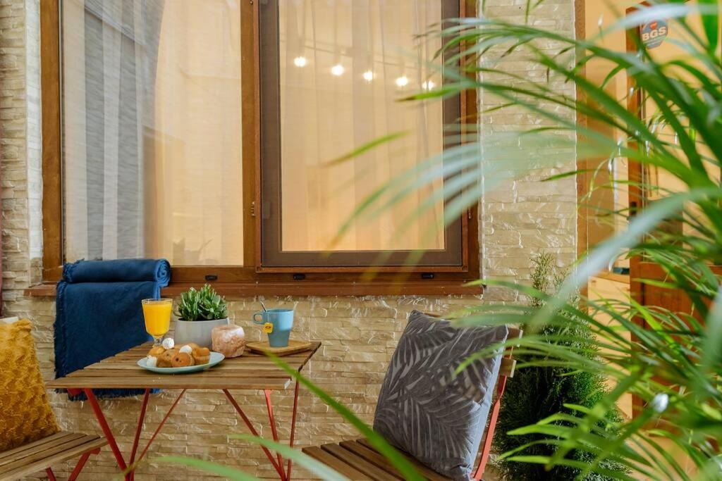 Studio With Private Terrace Next To Cismigiu Bucarest Exterior foto